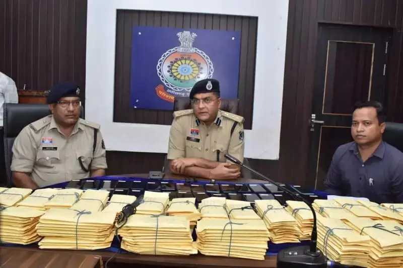 दुर्ग पुलिस की बड़ी कामयाबी: 70 लाख के 303 गुम मोबाइल बरामद, मालिकों को लौटाए जाएंगे फोन दुर्ग पुलिस की बड़ी कामयाबी: 70 लाख के 303 गुम मोबाइल बरामद, मालिकों को लौटाए जाएंगे फोन