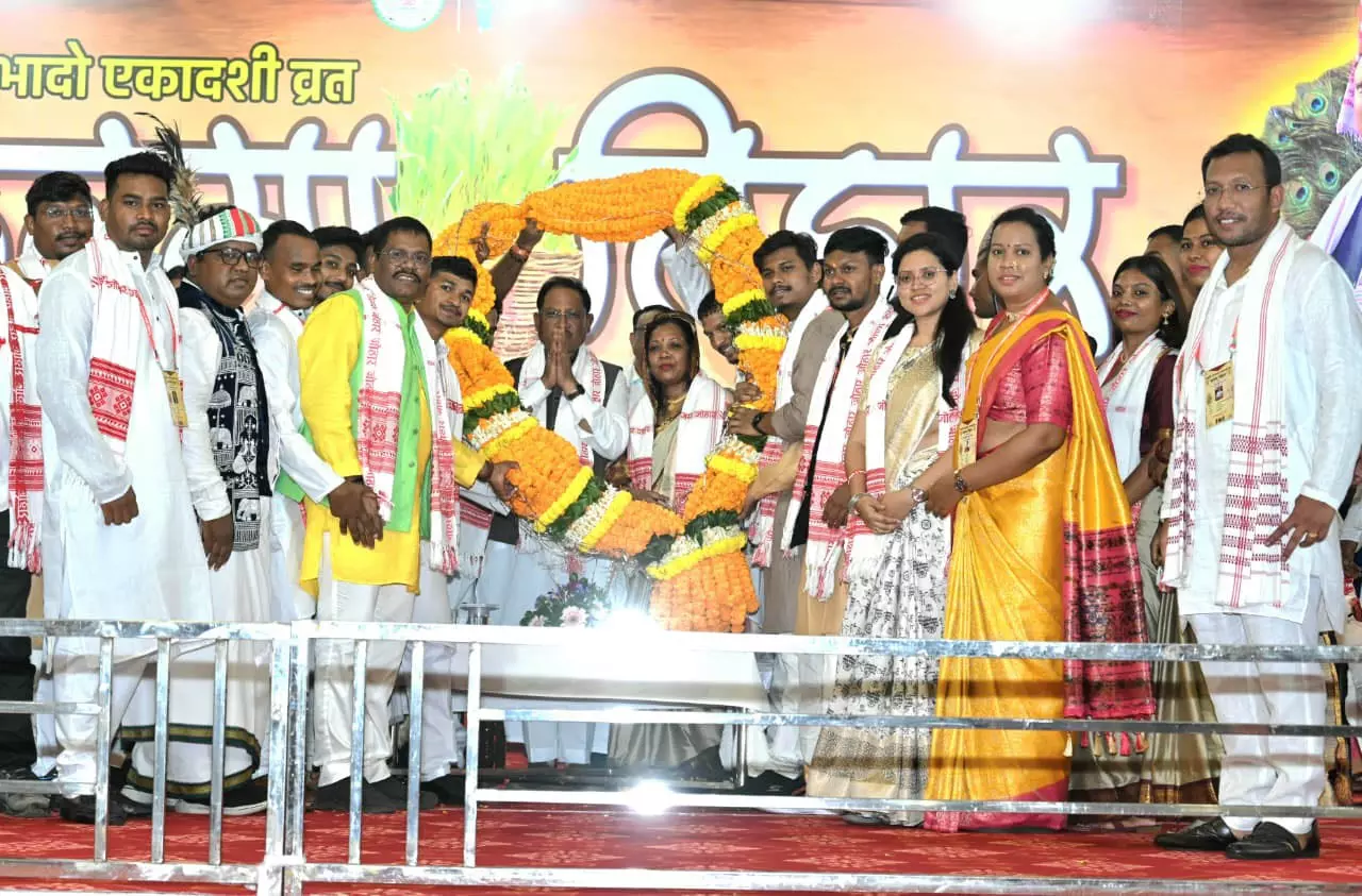 करमा तिहार के रंग में रंगा सीएम हाउस: आदिवासी संस्कृति, पीएम मोदी का आगमन और नए संकल्पों का ऐलान करमा तिहार के रंग में रंगा सीएम हाउस: आदिवासी संस्कृति, पीएम मोदी का आगमन और नए संकल्पों का ऐलान