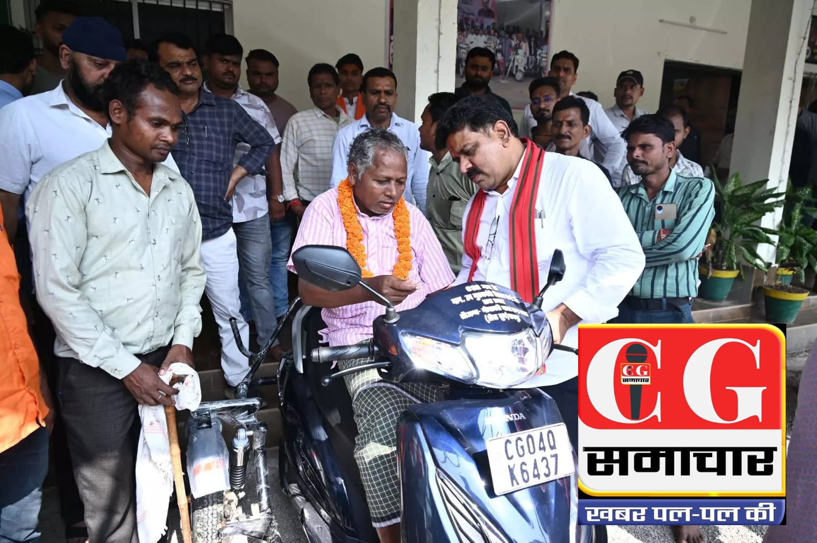 कार्यक्रम में दिव्यांग युवक ने जताई एक ज़रूरत&hellip; उपमुख्यमंत्री विजय शर्मा ने तुरंत कर दिया ऐसा काम कि हर कोई भावुक हो उठा!