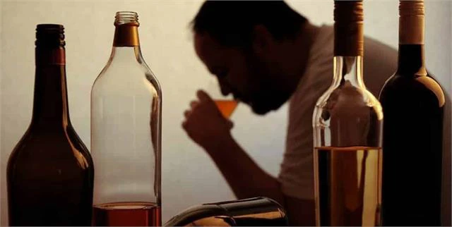 शराब पीने की आदत सिर्फ लिवर ही नहीं बल्कि दिमाग पर भी डालती है बुरा असर, जानें इससे होने वाले बड़े खतरों के बारे में