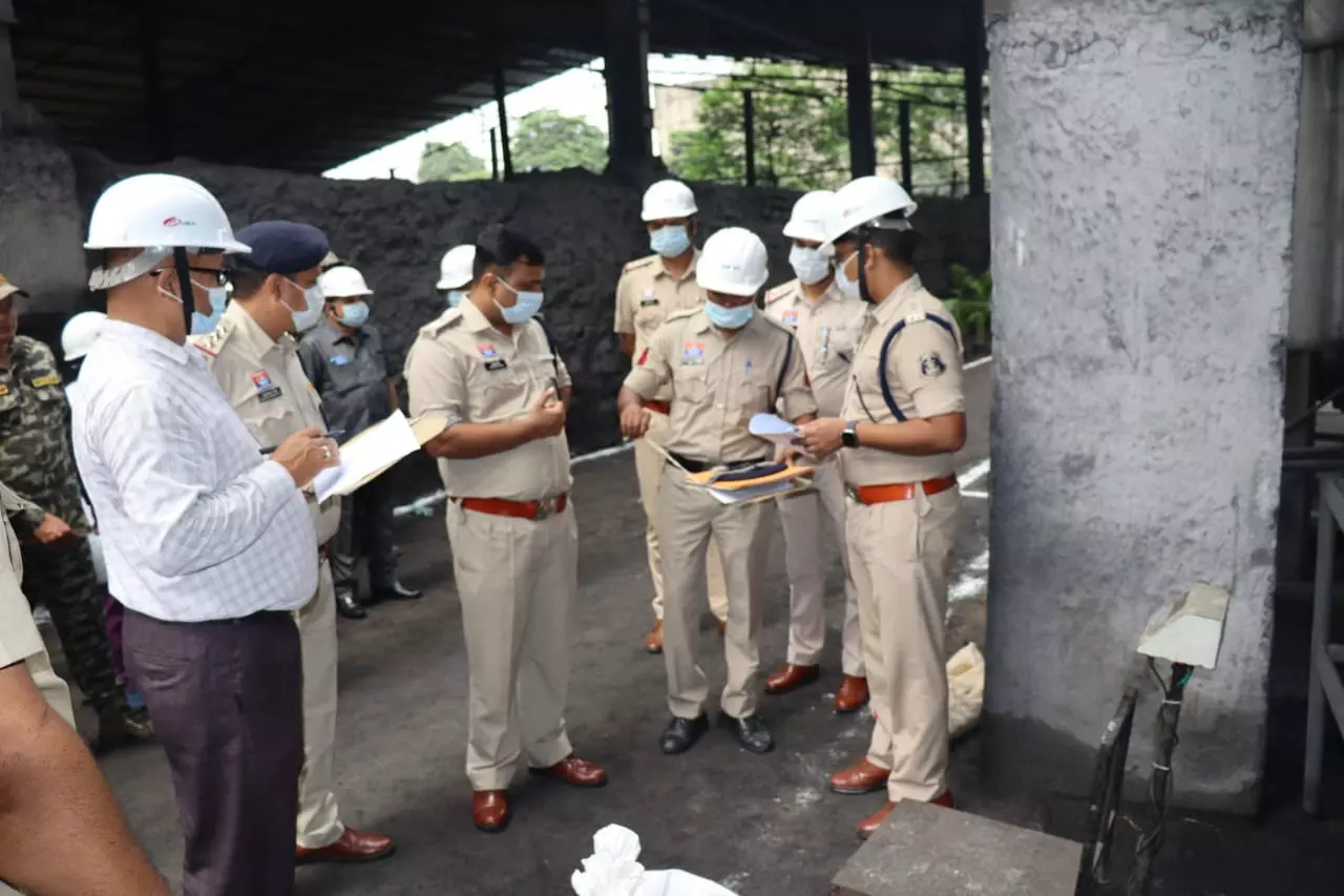  रायगढ़ में 503 किलो गांजा जलकर हुआ राख &ndash; भट्ठी में चली गुप्त कार्रवाई, पुलिस की सख्ती से कांप उठे तस्कर!