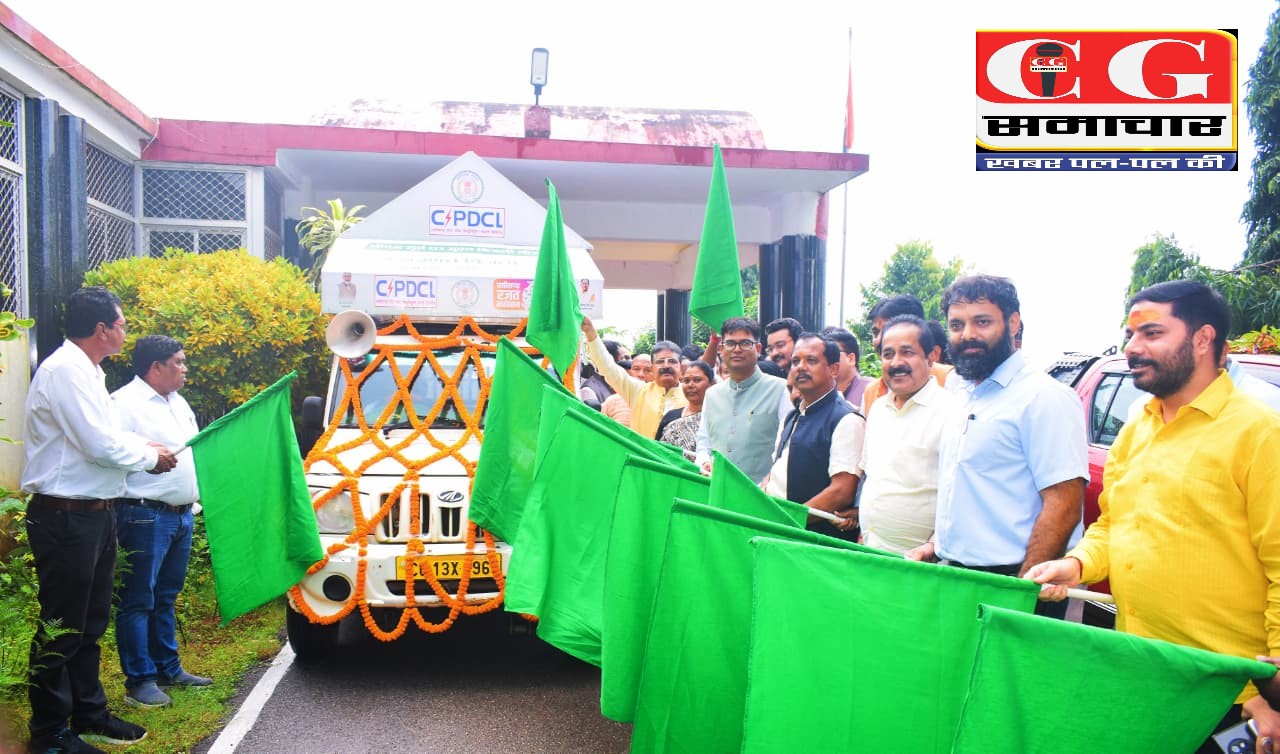 वित्त मंत्री ओ.पी. चौधरी ने पीएम सूर्य घर मुफ्त बिजली योजना रथ को हरी झंडी दिखाकर किया रवाना