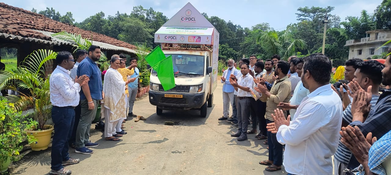 विधायक गोमती साय ने सूर्य घर मुफ्त बिजली योजना प्रचार-रथ को दिखाई हरी झंडी