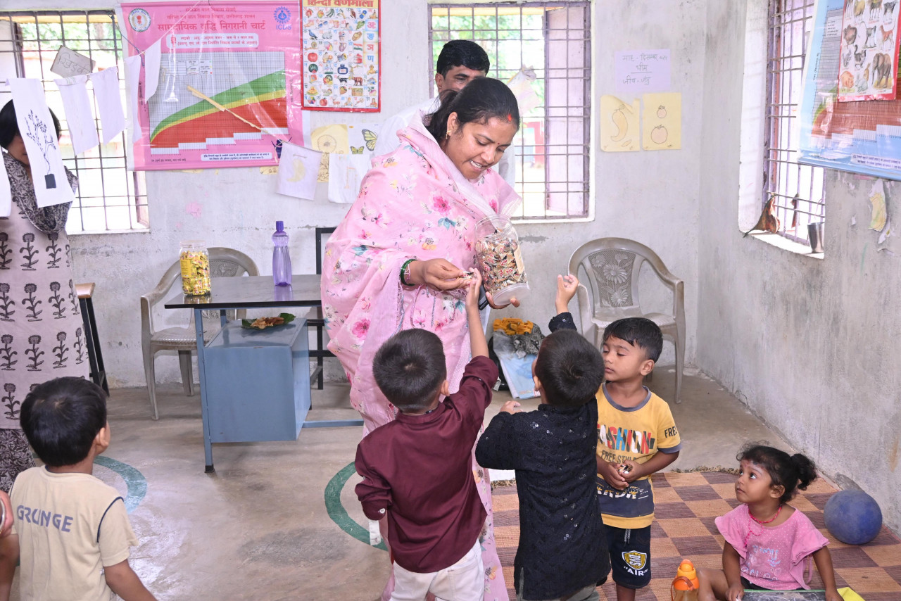 महिला एवं बाल विकास मंत्री लक्ष्मी राजवाड़े का सरगुजा दौरा