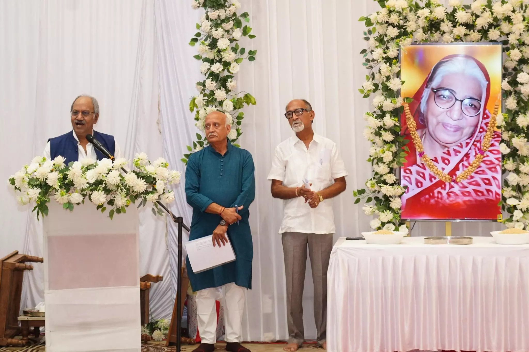 सांसद बृजमोहन अग्रवाल ने स्व. सोनी बाई बाफना को दी श्रद्धांजलि