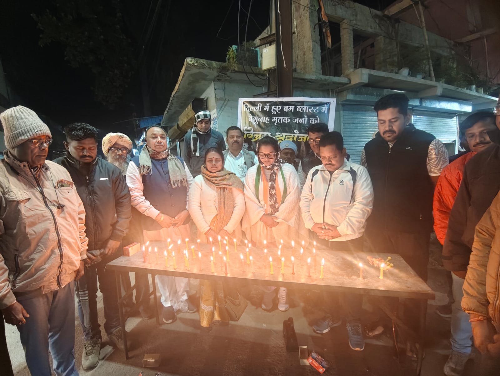 कांग्रेस जनों ने दिल्ली ब्लास्ट पीड़ितों को दी श्रद्धांजलि