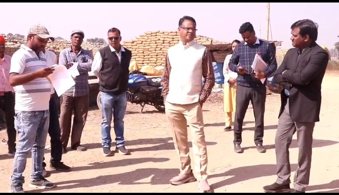 प्रभारी सचिव ने किया सोनगरा धान खरीदी केंद्र का निरीक्षण,  व्यवस्थाओं की ली विस्तृत समीक्षा