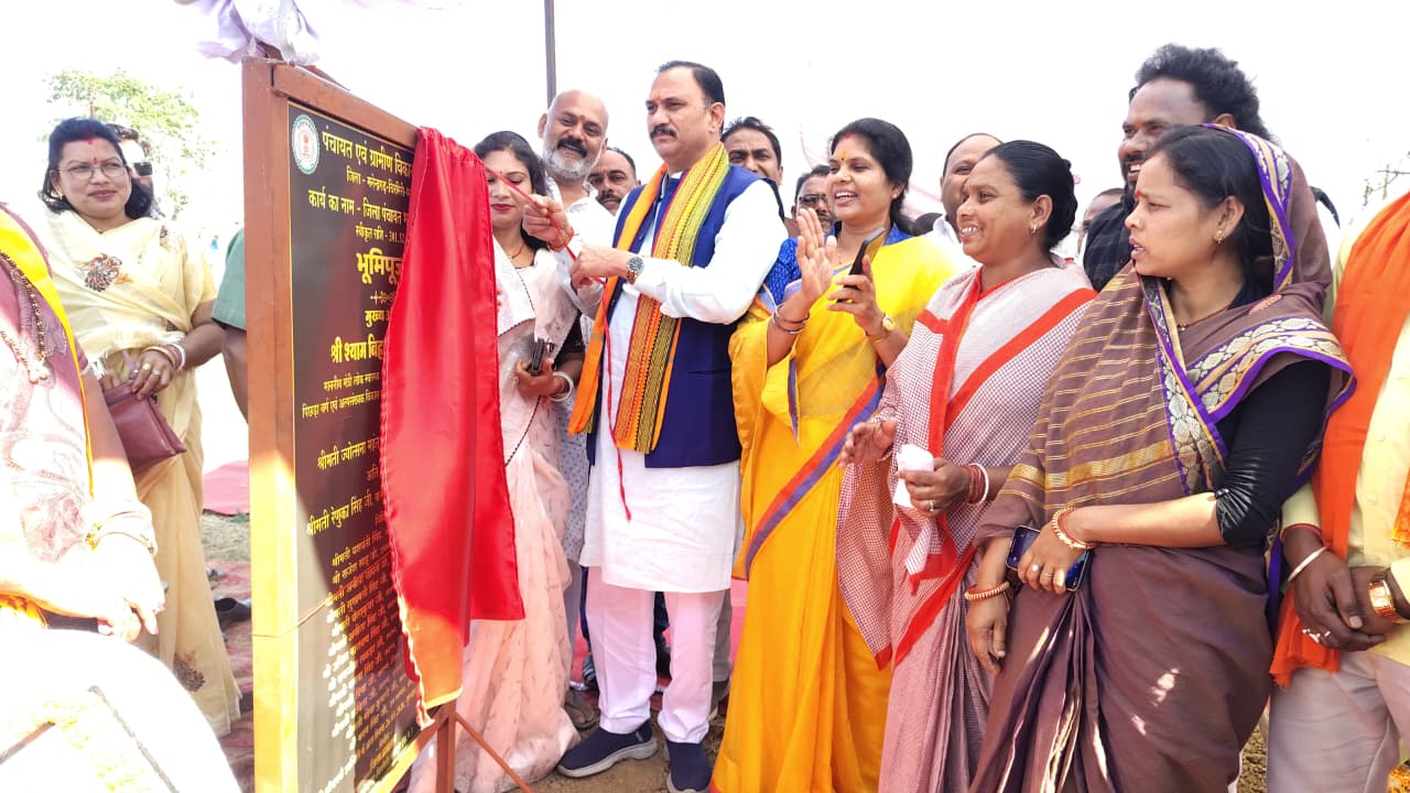 स्वास्थ्य मंत्री ने रखी विकास की मजबूत नींव, 301.32 लाख की लागत से चैनपुर में बनने वाले भव्य जिला पंचायत भवन का हुआ भूमि पूजन