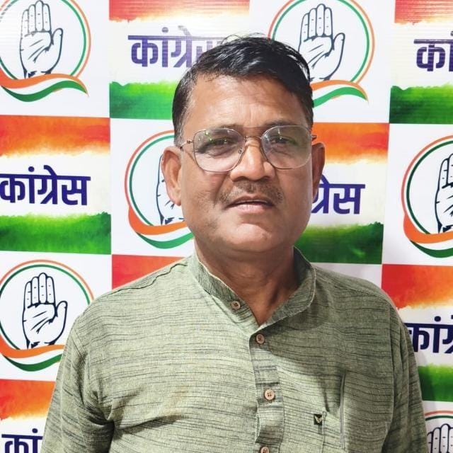 शासकीय कर्मचारी द्वारा राजनीतिक एवं आपत्तिजनक पोस्ट साझा करना सेवा आचरण नियमों का उल्लंघन, निष्पक्ष जांच हो &ndash; अशोक श्रीवास्तव