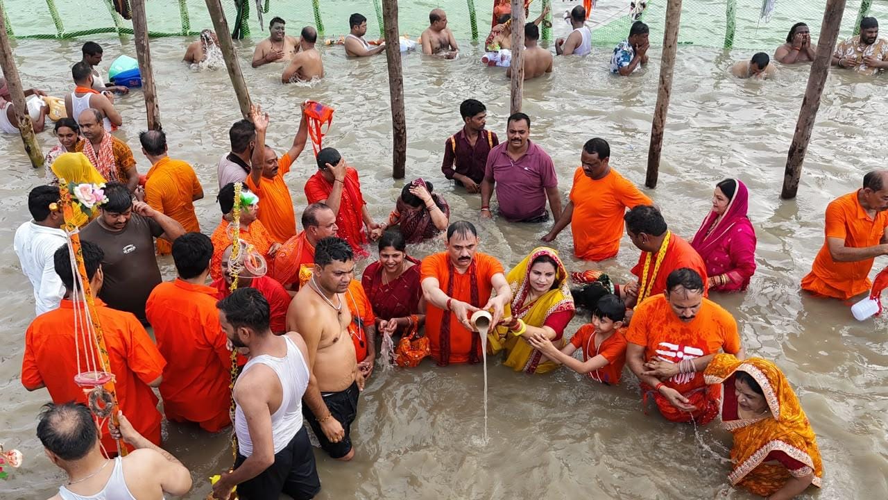 सावन में स्वास्थ्य मंत्री श्याम बिहारी जायसवाल ने देवघर व बासुकिनाथ में किया जलाभिषेक मांगी प्रदेशवासियों की सुख-समृद्धि