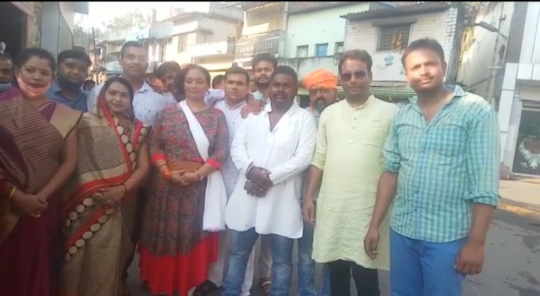 भाजपा ने सीएम भूपेश का चिरमिरी में किया पुतला दहन...बीच बचाव में एक पुलिस के आंख में आई चोट... हल्दीबाड़ी यातायात चौक में किया गया विरोध प्रदर्शन...