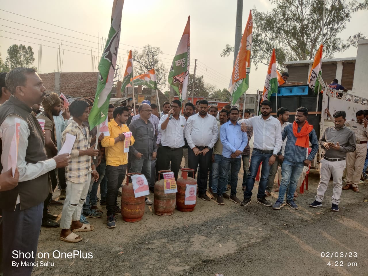 यूथ कांग्रेस खड़गवां द्वारा मॅहगाई के विरोध मे धरना प्रदर्सन एवं केंद्र सरकार का पुतला दहन किया गया