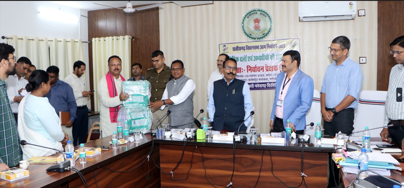  विधानसभा आम निर्वाचन 2023 प्रेक्षकों ने राजनीतिक दल एवं अभ्यर्थियों की ली बैठक/आदर्श आचार संहिता का पालन करने के साथ ही समय पर व्यय लेखा प्रस्तुत करने के दिये निर्देश