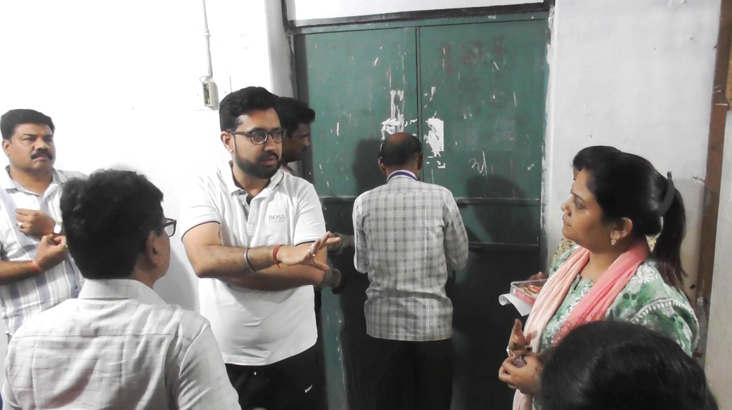 प्रेक्षक व कलेक्टर की उपस्थिति में कड़ी सुरक्षा के साथ स्ट्रांग रूम सील / प्रत्याशियों के किस्मत ईवीएम मशीन में बंद / 4 जून को निकलेगा परिणाम