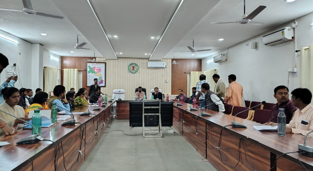 अध्यक्षों एवं पार्षदों को दी गयी ईवीएम मशीन की जानकारी