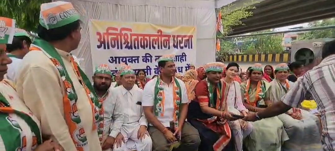 विधायक देवेंद्र यादव ने किया निगम घेराव