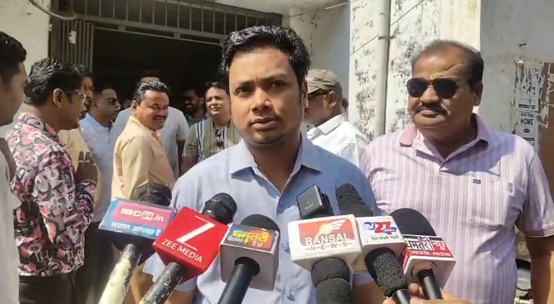 एसडीएम कार्यालय के बाहर कांग्रेस का हल्का बोल