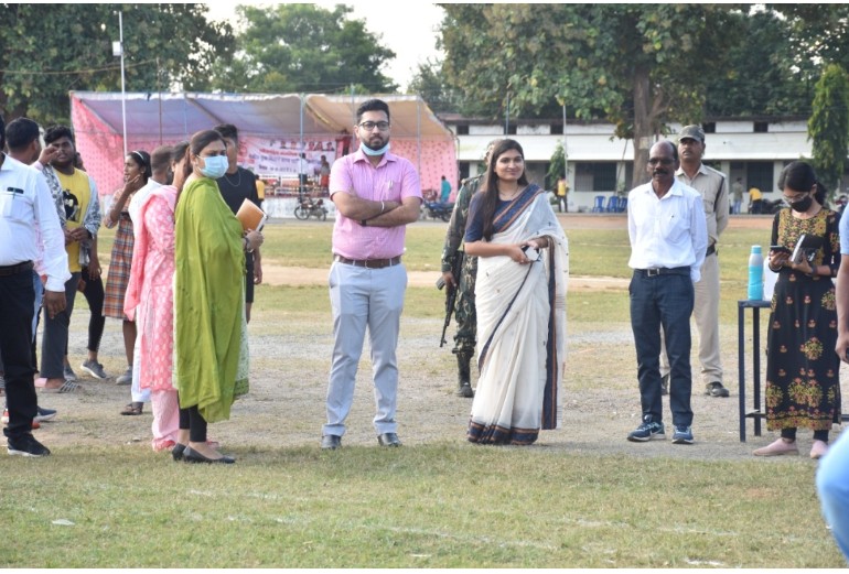मुख्यमंत्री की नवीन पहल छत्तीसगढ़िया ओलम्पिक की जिले में हुई रोमांचक शुरुआत कलेक्टर  लंगेह ने मैदान पर स्वयं पहुंचकर प्रतिभागियों का किया उत्साहवर्धन