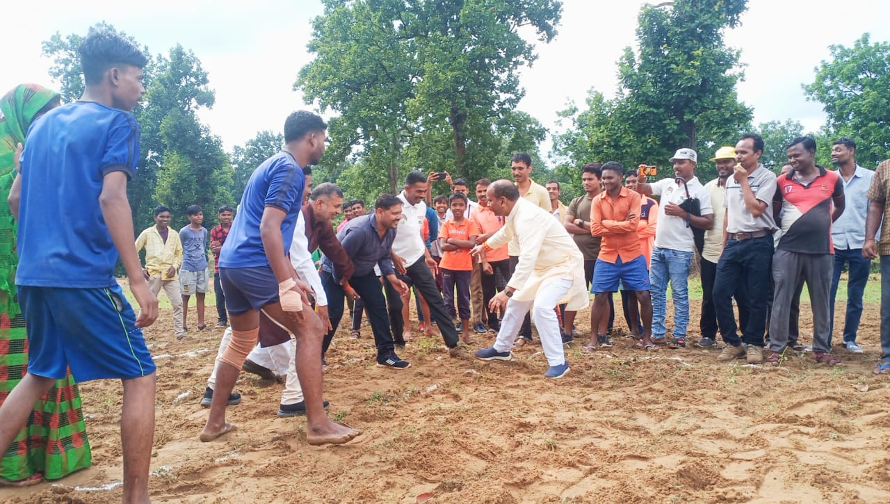 रोमांच के साथ छत्तीसगढ़िया ओलिंपिक का आगाज़, पारम्परिक खेलों ने बढ़ाया मेलजोल