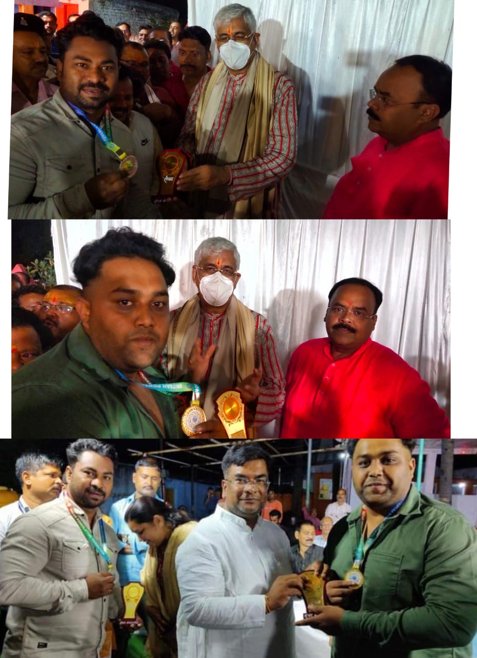 नेशनल प्रतियोगिता पावरलिफ्टिंग खेल में जीते खिलाड़ियों का स्वस्थ मंत्री टी एस सिंह देव ने किया सम्मान... विधायक विनय जयसवाल और विनय उपाधय में हुआ खिलाड़ियों का सम्मान...