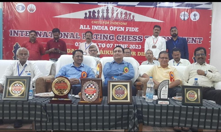 संभागायुक्त संजय अलंग के मुख्य आतिथ्य में इंटरनेशनल रेटिंग चैस टूर्नामेंट का भव्य समापन... छत्तीसगढ़ के रूपेश मिश्रा ने जीता खिताबी मुकाबला