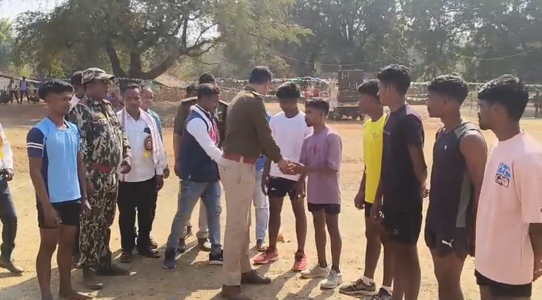 सामूहिक पुलिसिंग के तहत सुदूर अंचल बयानार में दो दिवसीय वॉलीबॉल प्रतियोगिता का आयोजन किया गया
