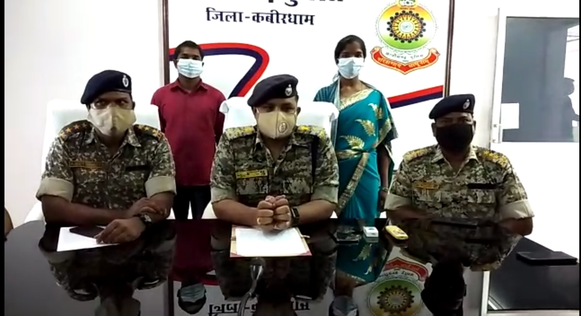 दो हार्डकोर ईनामी नक्सलियों ने किया आत्मसमर्पण।