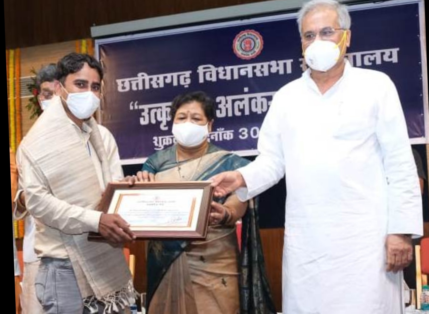 ईमानदारी-समर्पण के साथ कार्य करने वाले जनप्रतिनिधियों को अवश्य मिलता है प्रतिफल: राज्यपाल