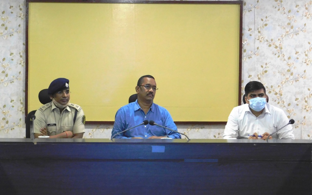 मुख्यमंत्री सस्ती दवा दुकान योजना के क्रियान्वयन के संबंध में हुई बैठक नगरीय निकायों में चरणवार शुरू होगी योजना, उच्च गुणवत्ता की जेनेरिक दवाइयां सस्ती दरों पर होंगी उपलब्ध  