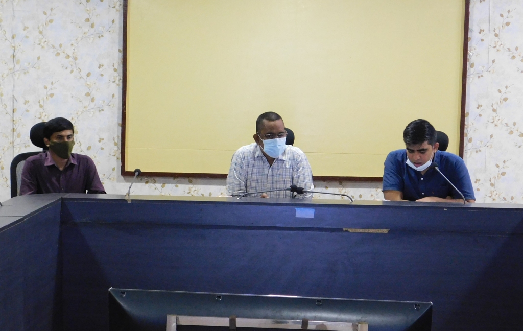 सुपोषण अभियान का गंभीरता और जिम्मेदारी के साथ संचालन करें - कलेक्टर धावड़े समयसीमा की बैठक में कलेक्टर ने स्वतंत्रता दिवस की तैयारियों, गोधन एवं सुपोषण अभियान की समीक्षा की