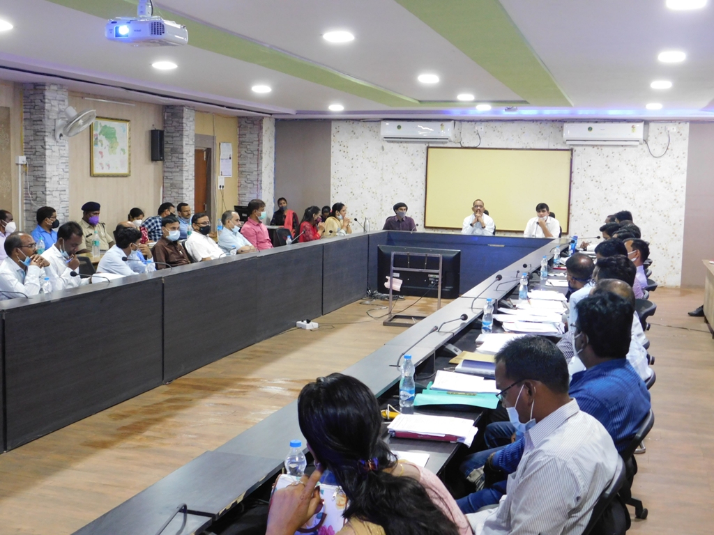 कलेक्टर धावड़े ने नियुक्त किए नोडल, जिला चिकित्सालय में चिकित्सकों एवं कर्मचारियों की उपस्थिति एवं समुचित उपचार व्यवस्था का हर दिन करेंगे निरीक्षण