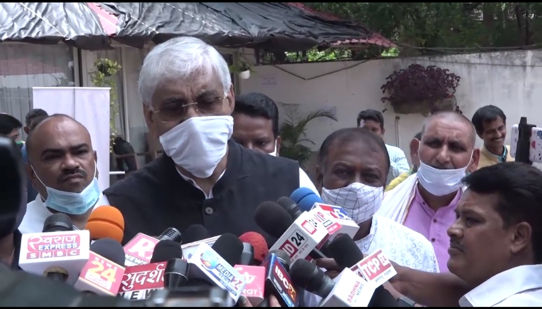 प्रदेश के सभी सामुदायिक स्वास्थ्य केंद्रों में स्थापित होंगे ब्लड-बैंक -  टी.एस. सिंहदेव