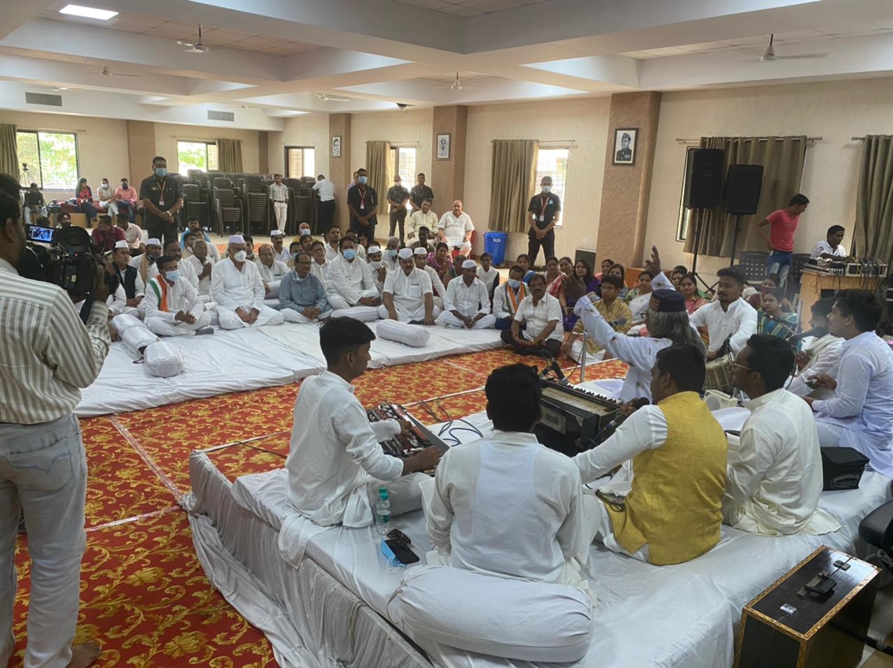    राजीव भवन में राष्ट्रपिता महात्मा गांधी और पूर्व प्रधानमंत्री लाल बहादुर शास्त्री के जयंती कार्यक्रम में मुख्यमंत्री भूपेश बघेल रहे उपस्थित 