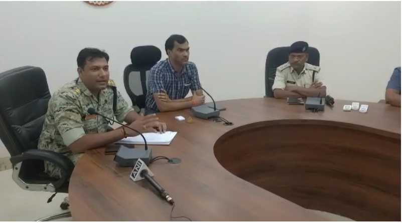 बड़ी खबर:कवर्धा में पुलिस एक्शन मोड आई नजर... CM बघेल के निर्देश के बाद कवर्धा में ताबड़तोड़ गिरफ्तारी...172 दहशतगर्दों में 93 अरेस्ट... 