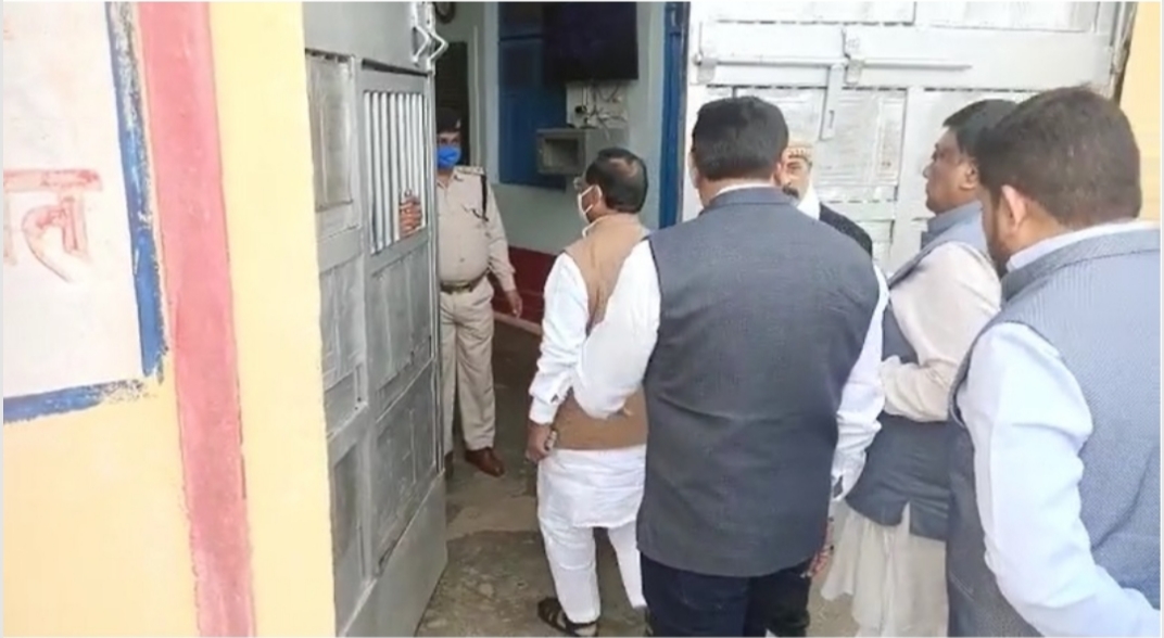 कवर्धा जेल पहुंचे सांसद: SC / ST एक्ट के तहत जेल में बंद BJP नेताओं से रामविचार नेताम ने की मुलाकात, बोले- झूठे केस में फंसा कर जेल में डाला गया