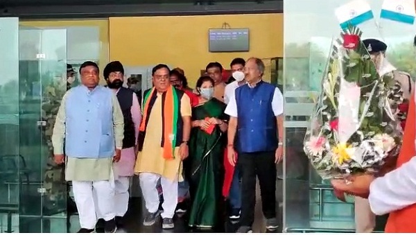 रायपुर ब्रेकिंग: छत्तीसगढ़ भाजपा प्रभारी डी. पुरंदेश्वरी पहुँची रायपुर, एयरपोर्ट पर भाजपा ने किया स्वागत