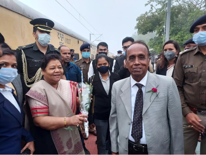 अंबिकापुर पहुंचीं राज्यपाल अनुसुईया उइके, रेलवे स्टेशन पर हुआ भव्य अभिनंदन