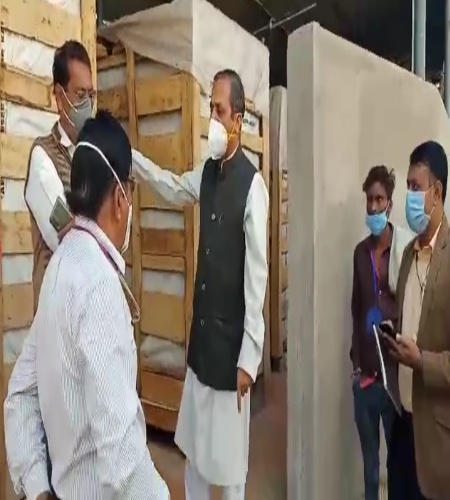 औचक निरीक्षण पर अस्पताल पहुंचे बिलासपुर विधायक शैलेश पांडे...स्वास्थ्य अधिकारियों को जमकर लगाई फटकार...