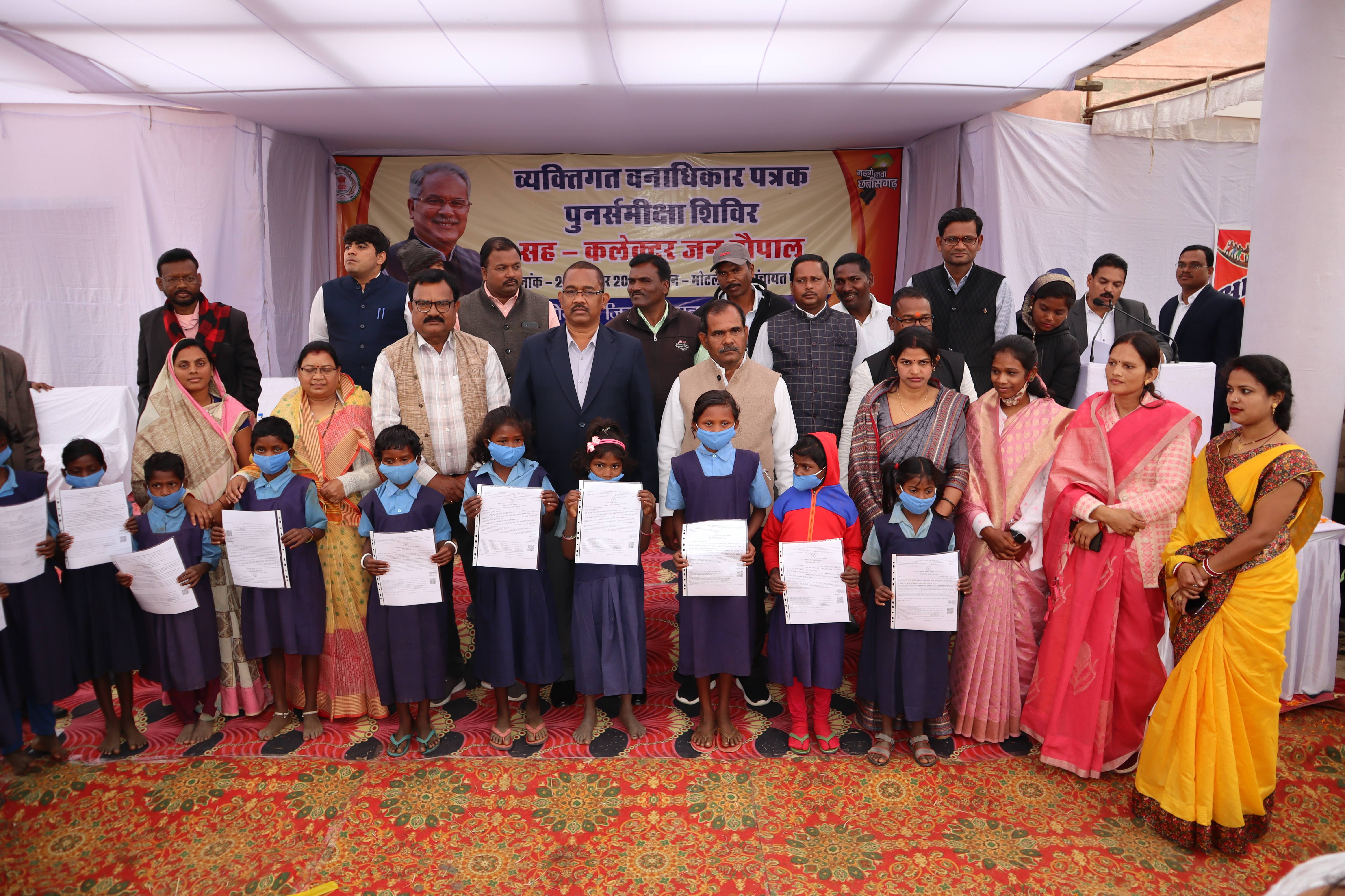 कलेक्टर धावड़े के संवेदनशील प्रयासों से जिले में प्रशासनिक सुविधाओं का विस्तार, ग्रामीण और आदिवासी जनता को मिला उनका हक और सुविधाएं