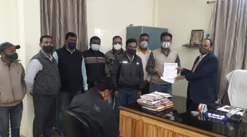 छत्तीसगढ़ टीचर्स एसोसिएशन जिला सरगुजा ने डी. ई.ओ.को सौपा ज्ञापन