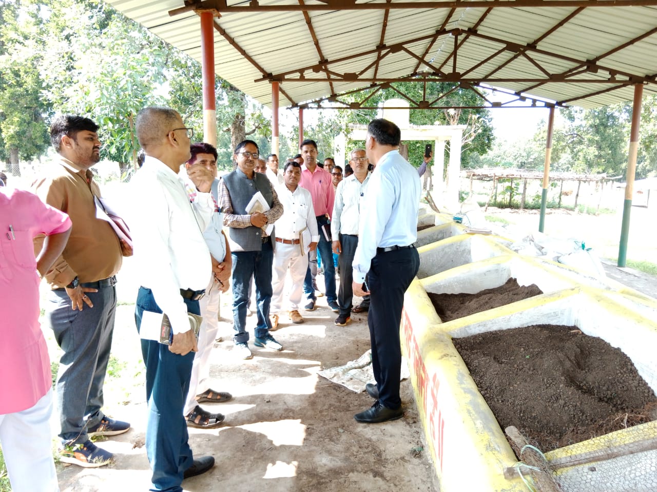छत्तीसगढ़ के आखिरी छोर पर पहुंचे कलेक्टर श्री ध्रुव, मन्नौड़, मलकडोल, घटई पहुंचकर ग्रामीणों से की मुलाकात