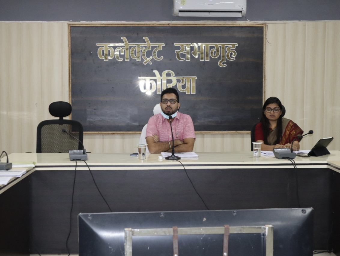 स्वास्थ्य और महिला एवं बाल विकास विभाग की समीक्षा बैठक में कलेक्टर श्री विनय ने साझा किया अपना विजन...