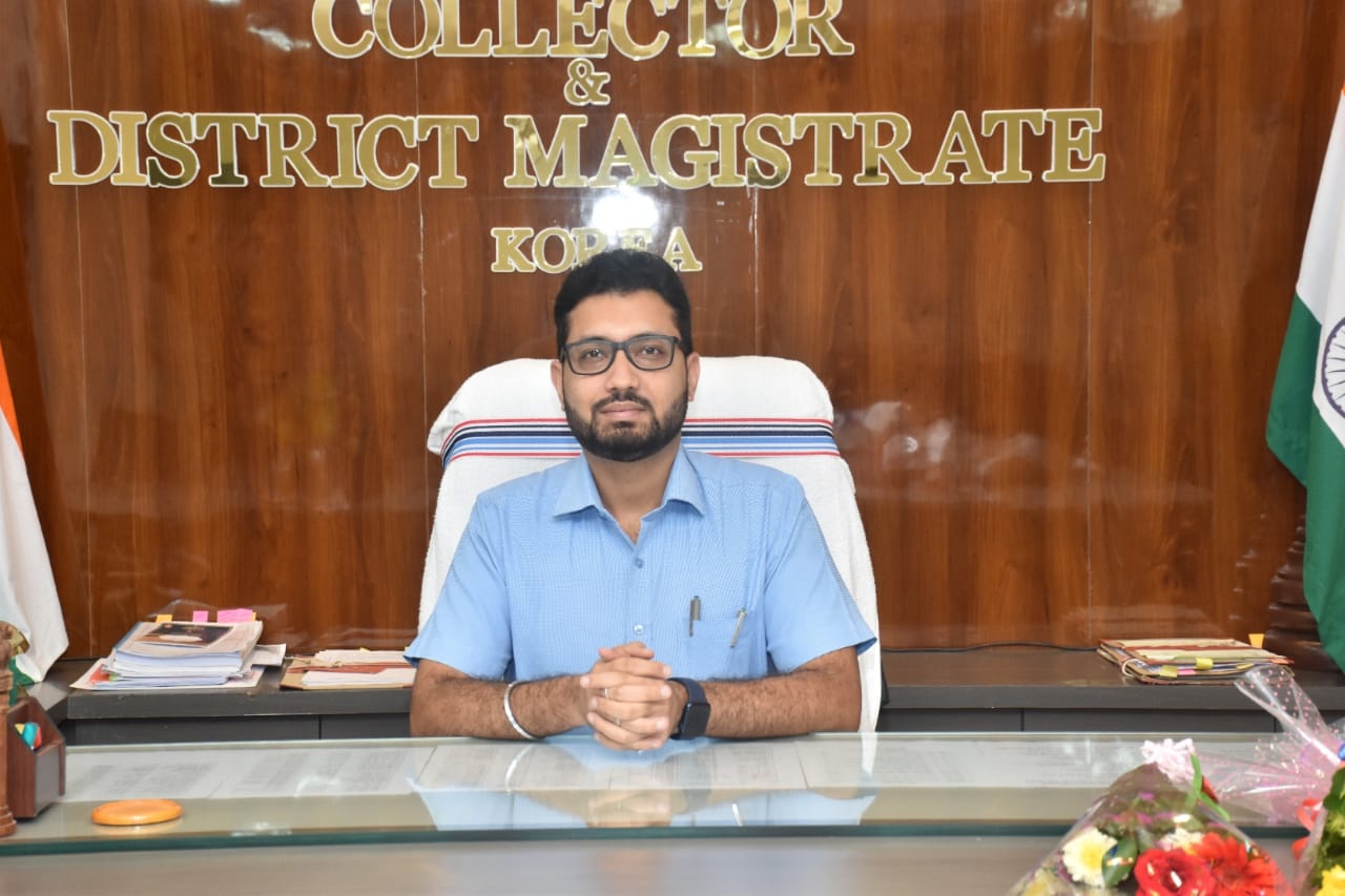 राज्योत्सव कार्यक्रम 2022: कलेक्टर श्री लंगेह ने रामानुज मिनी स्टेडियम का किया निरीक्षण