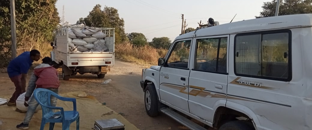 अवैध धान परिवहन अंतर्गत 2 बिचौलियों पर कार्रवाई, एक पिकअप सहित 90 बोरा धान जप्त&rsquo;