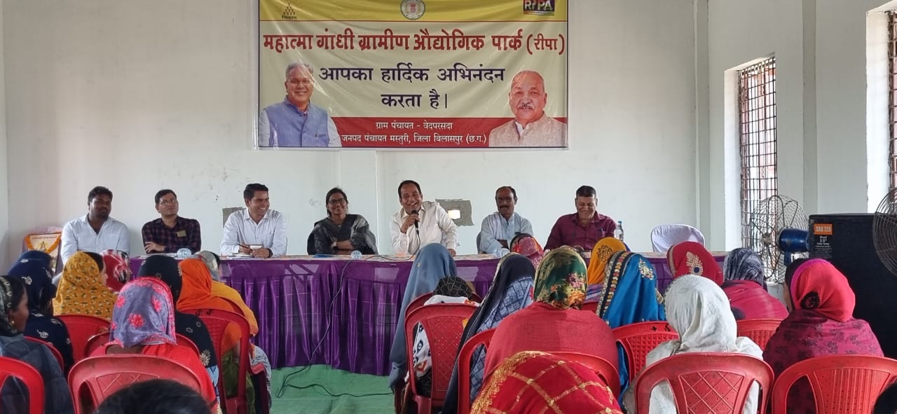 संयुक्त सचिव श्री सिंह ने सामाजिक आर्थिक सर्वेक्षण का किया निरीक्षण  प्रगणकों को उत्साह एवं लगन से कार्य करने के दिए निर्देश