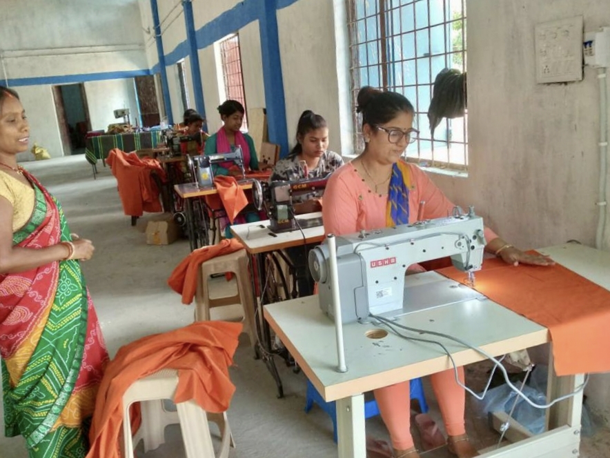 स्थानीय लोगों के लिए रीपा ने खोले समृद्धि के द्वार, कपड़ा सिलाई से महिलाओं को मिला आजीविका का आधार