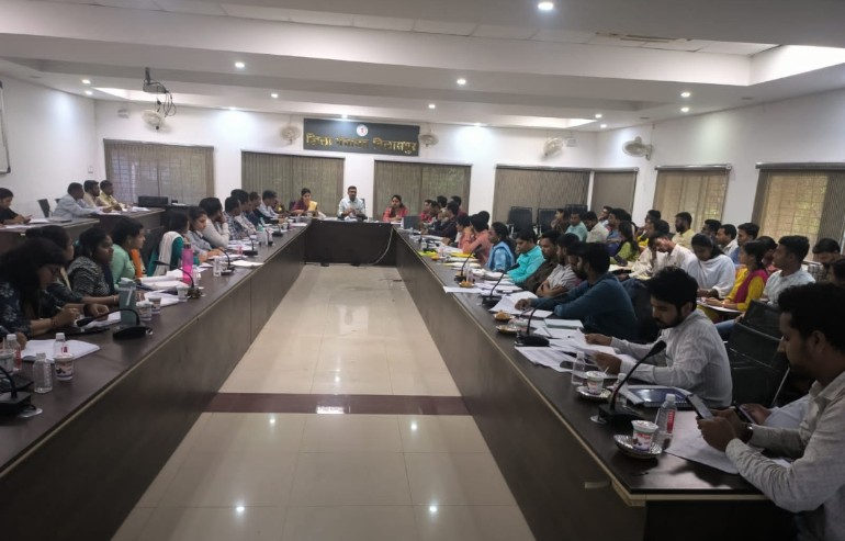 बिलासपुर-जिला पंचायत सीईओ ने की फ्लैगशीप योजनाओं में प्रगति की समीक्षा  अमृत सरोवर के कार्य हर हाल में 10 जून तक पूरा करने के निर्देश