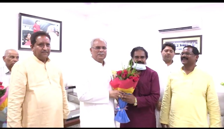 मुख्यमंत्री से राज्य औद्योगिक विकास निगम के नवनियुक्त अध्यक्ष श्री नंदकुमार साय ने की सौजन्य मुलाकात