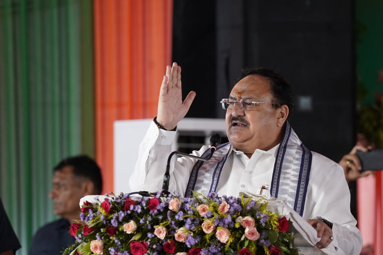 मुख्यमंत्री सीडी कांड में बेल पर हैं उनकी निजी सचिव  जेल में हैं ऐसी भ्रष्ट सरकार हटाना है  - जे पी नड्डा