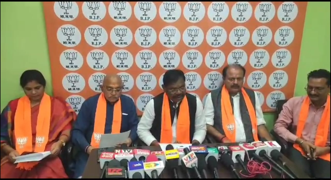 किसानों का मान, महिलाओं का सम्मान, युवाओं का पूरा ध्यान अमित शाह का धमाका, मोदी गारंटी 2023 लांच सरकार बनते ही 25 दिसंबर को दे दिया जाएगा किसानों को दो वर्षों का बकाया बोनस   